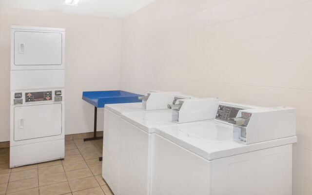 Days Inn By Wyndham Titusville Kennedy Space Center