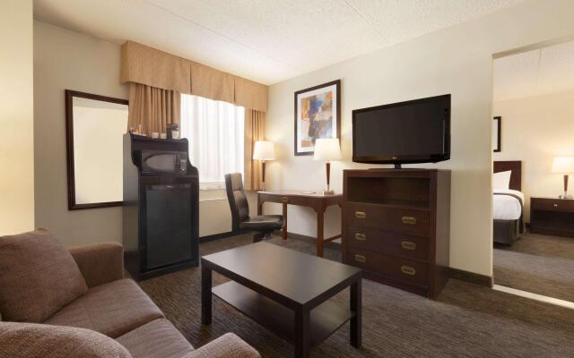 Travelodge by Wyndham Edmonton South