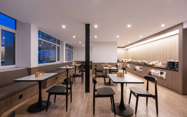 HanTing Hotel (Dalian North Station South Square)