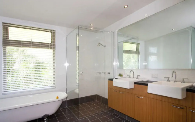 Santai Private 2 Bedroom Apartment