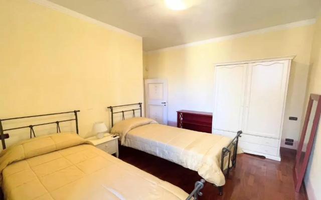 Spoleto Detached Villa Centrally Located - car Unnecessary - Wifi - Sleeps 10