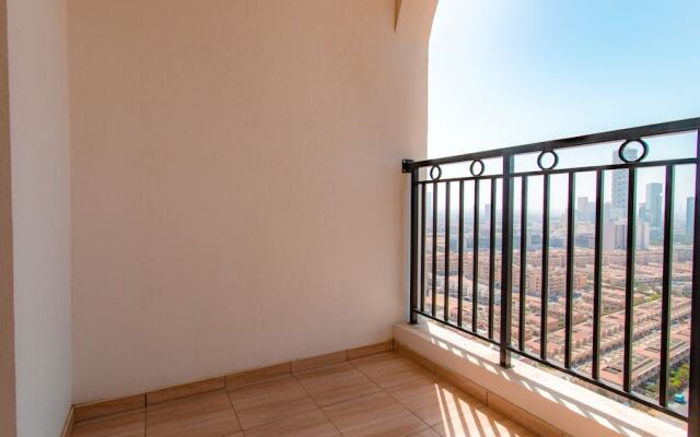 Lofty apt with panoramic view terrace