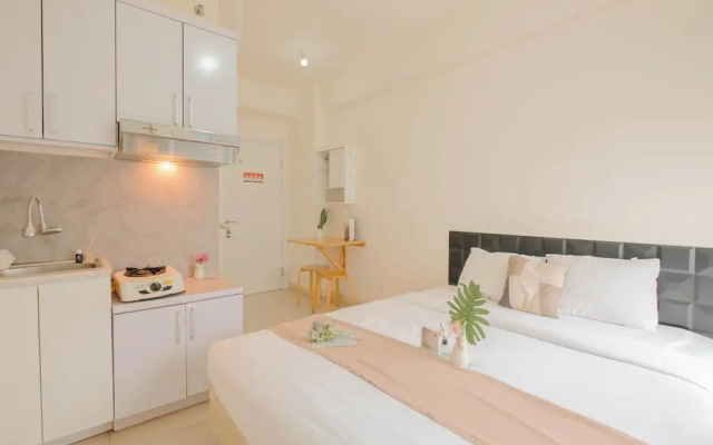 Cozy Studio with Direct Access to Mall at Green Pramuka Apartment – Guest Rooms – Jakarta