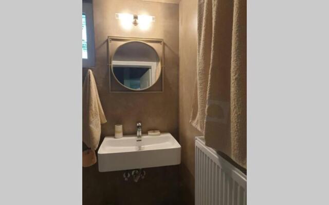 central studio very close to the port of Volos