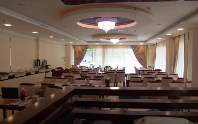 Izan Hotel