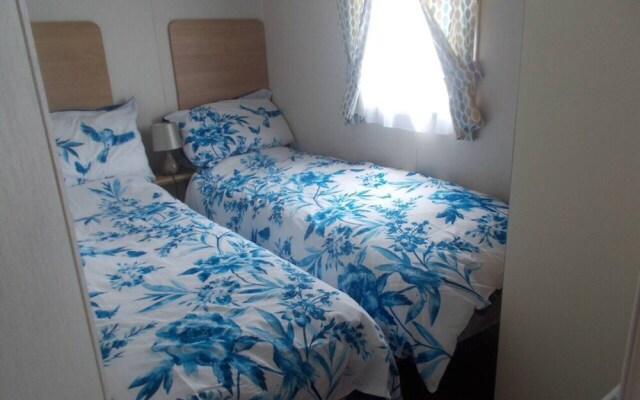 3 bed Caravan Abergel