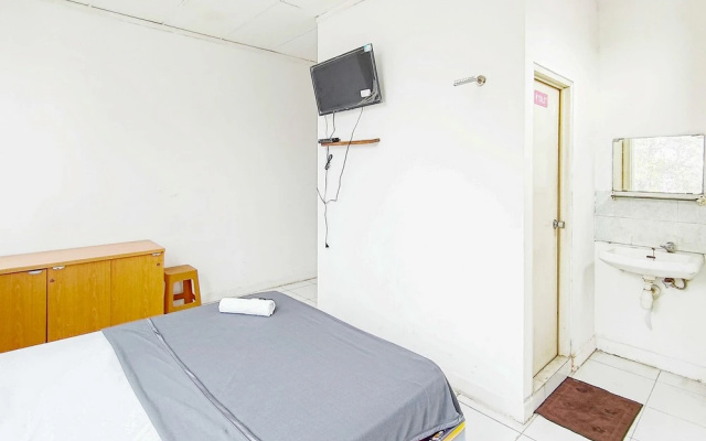 Rabel Guest House RedPartner – Guest Rooms – Jakarta