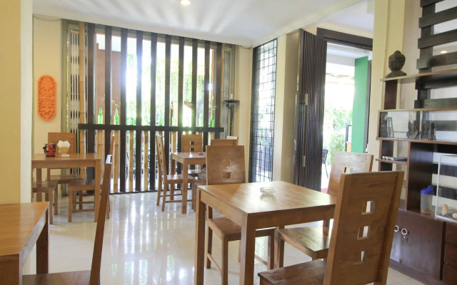 Airy Gianyar Hasanuddin Gang Dugul Sari Bali