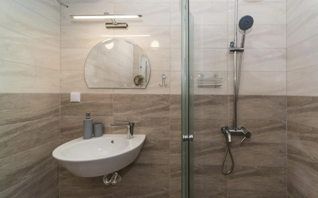 Alma Apartment - Stylish 1BD Flat with Balcony