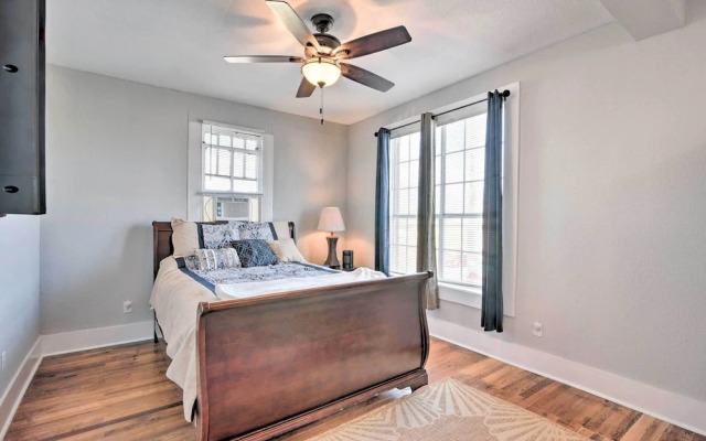 Convenient Apt w/ Golf Carts & Grill Access!