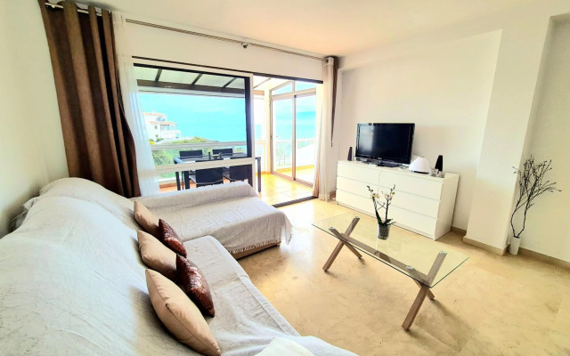 SunRise Sea Views Eco Apartment With Swimming Pool