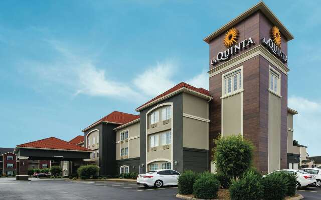 La Quinta Inn & Suites by Wyndham Bowling Green