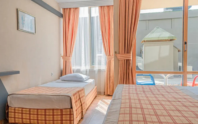 Senza Sunset Beach Hotel