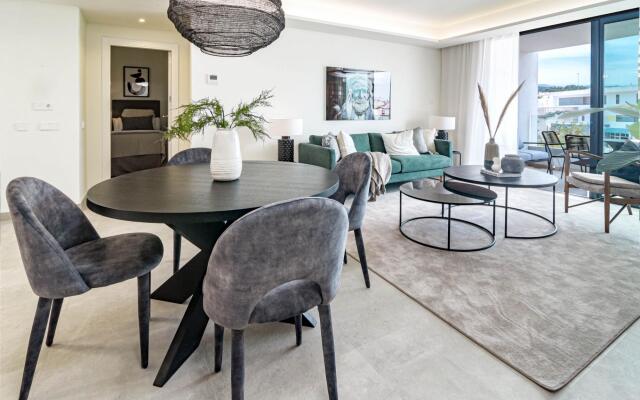 INF42M- Modern city apartment, families only