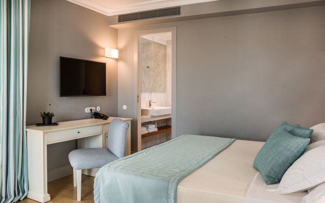 Aenos Hotel