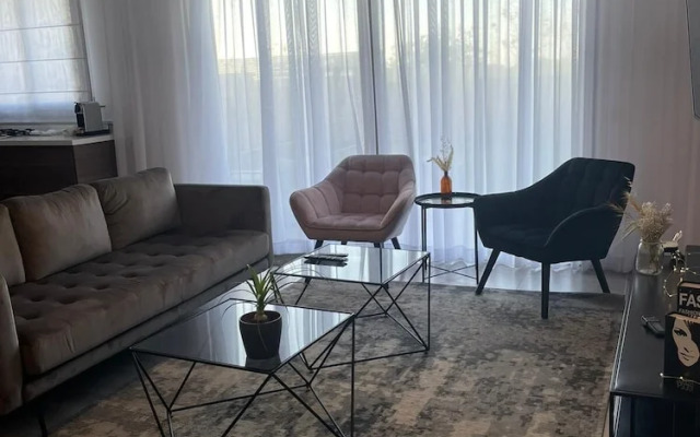Deluxe Apartment with Private GardenArea