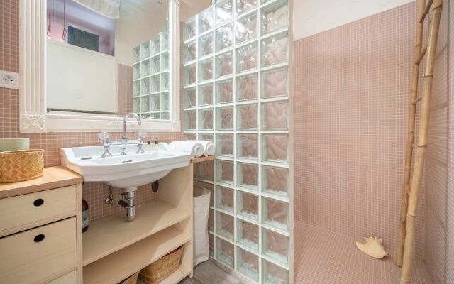 Amazing 2BR Apt With Big Patio 3 Mins From Poissonnière