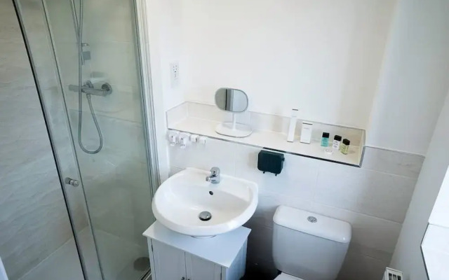 Host Stay Hewitt Close