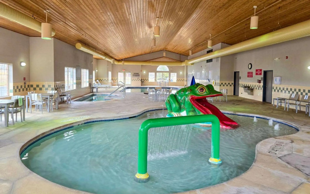 Country Inn & Suites by Radisson, Green Bay East, WI