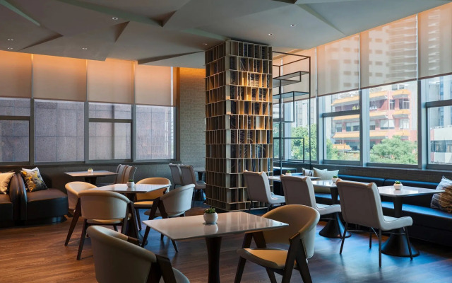 Renaissance Shenzhen Luohu Hotel