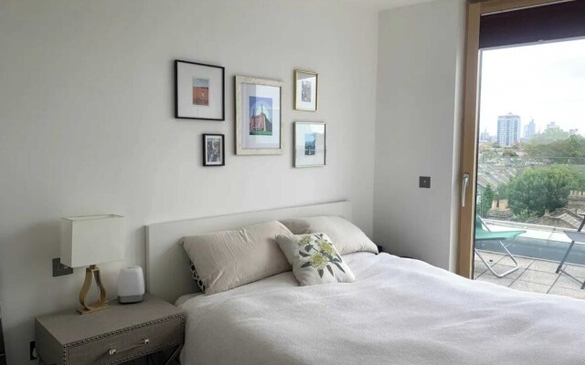 Stylish 2BD Flat With Private Balcony - Battersea