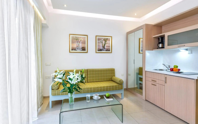 Leonidas Hotel & Apartments