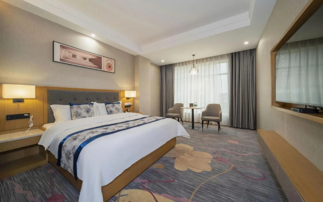 Jinfeng Hotel (Louxing Square Spring Garden Pedestrian Street Store)