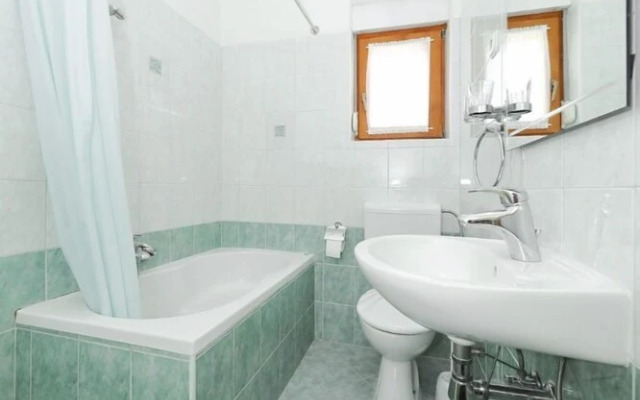 Buga - Close to the Beach & Comfortable - A1