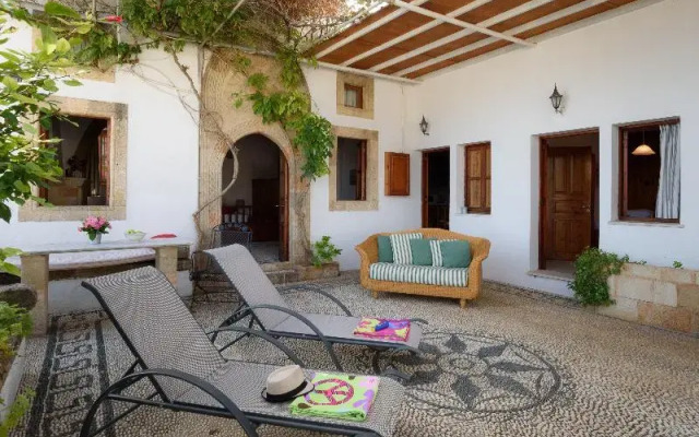 Meandros Suites