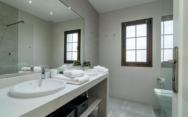 AB4 - vacation home, Marbella by Roomservices