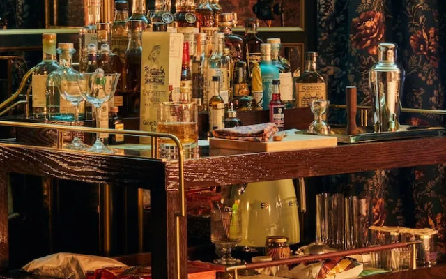 Lafayette Hotel & Club