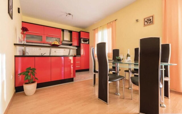 Nice Home in Kastel Luksic With Wifi and 6 Bedrooms
