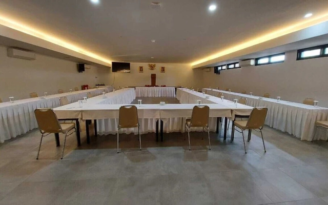 Kambaniru Beach Hotel & Resort