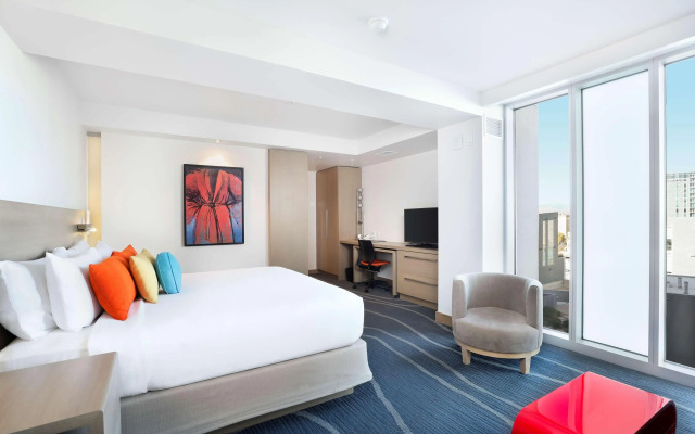 The Art Hotel Denver, Curio Collection by Hilton