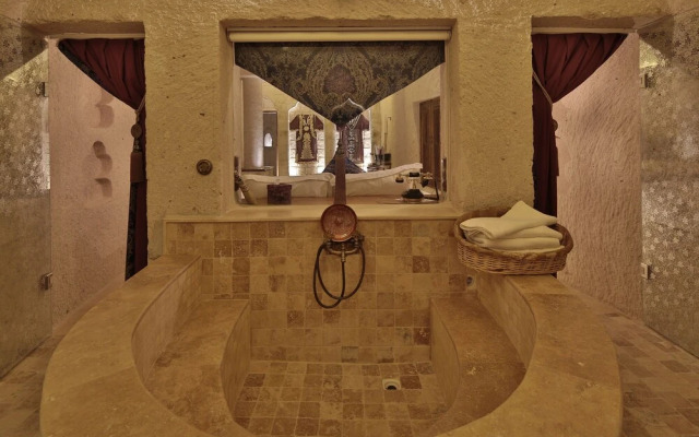 Romance Cave Suites