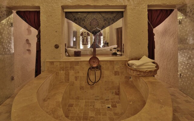 Romance Cave Suites