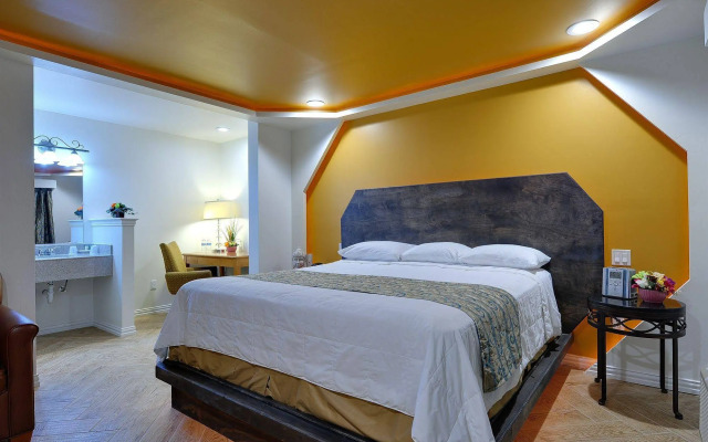 Romantic Inn & Suites