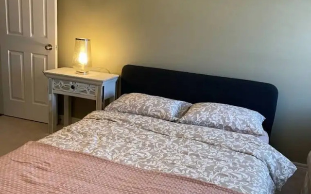 Stylish 4BR Oasis Peaceful Mississauga Location