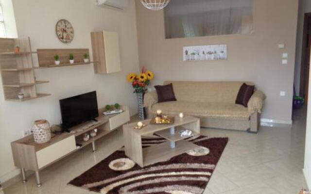 Evris House 1