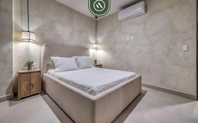 Luxury 2 BR Condo Near Beaches - Pools - Gym