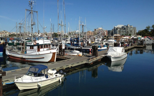 A Float Home B&B in Fisherman’s Wharf