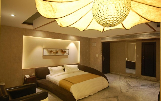Click Hotel Sapphire Star Indore