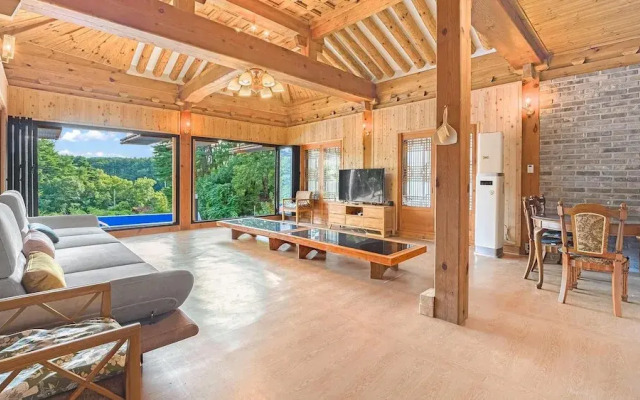 Gangneung Booyoonok Hanok Pension