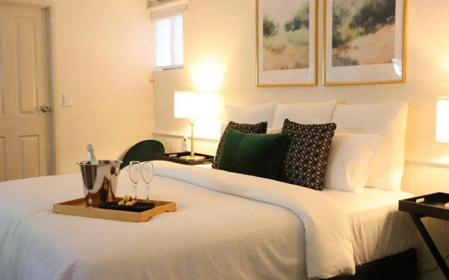 Comfort Inn & Suites Robertson Gardens