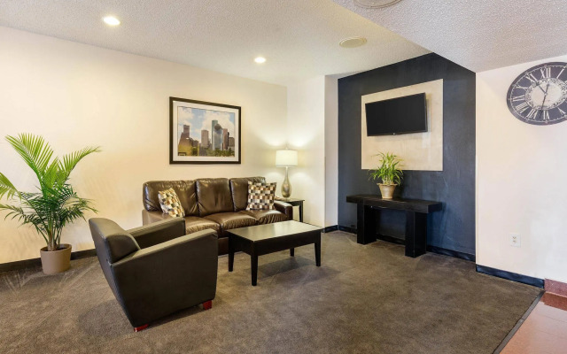 Quality Inn & Suites West Chase