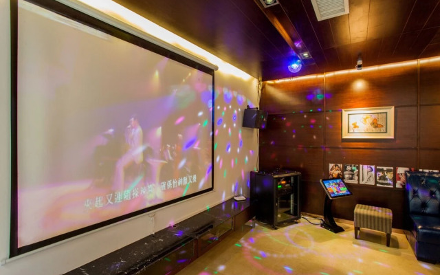 Deluxe Villa in Mingyue Mountain and Stream