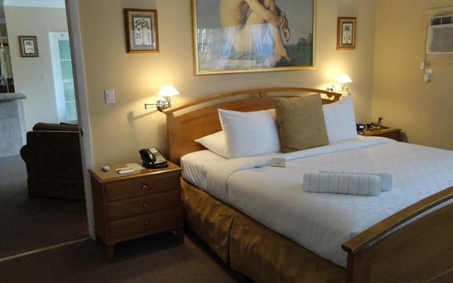 Hotel Lush Royale Resort