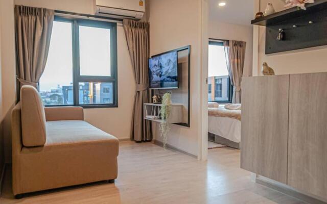 1BR Mountain/Pool View at Central festival mall.