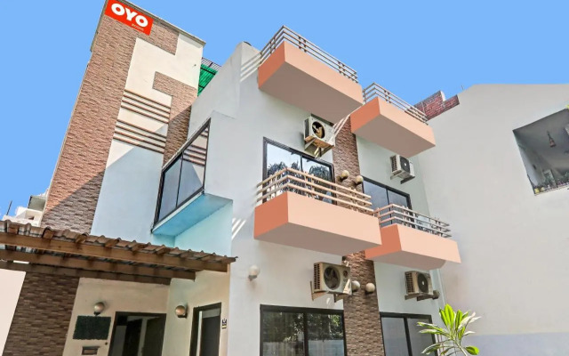 OYO Flagship 70198 The Cz Inn