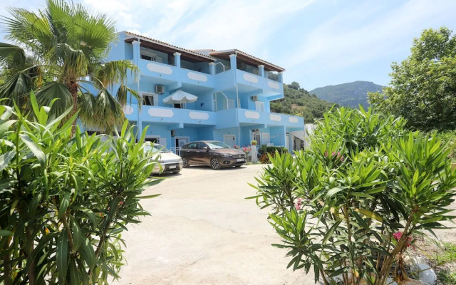 Agios Georgios - 2 Beds - Sleeps 5 - Free Parking